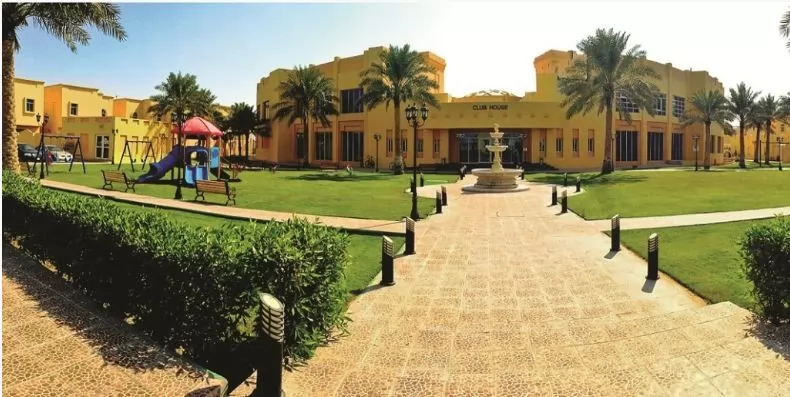 Жилой Готовая недвижимость 4 спальни С/Ж Вилла в комплексе  в аренду в Аль-Садд , Доха #12913 - 1  image 